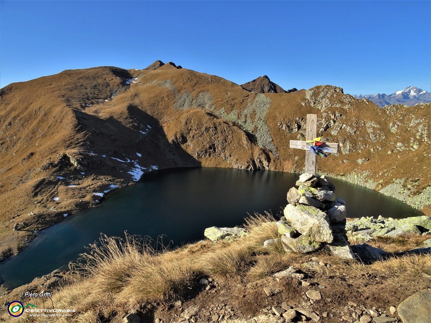 69 Vista spettacolare sul Lago Moro alla crocetta a ricordo .JPG